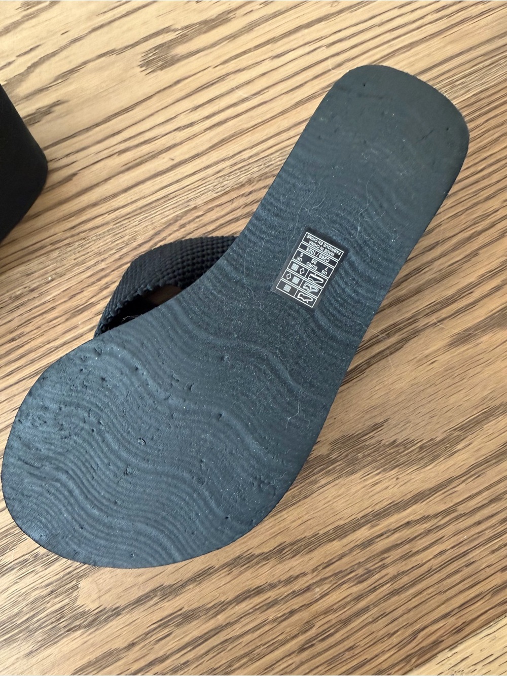 Rocket Dog Black Platform Flip Flop Sandals - Picture 4 of 4